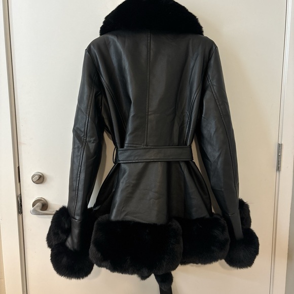 Old Hollywood Leather Faux Fur Trim Belted Coat | Gran Oriente - Picture 8 of 8
